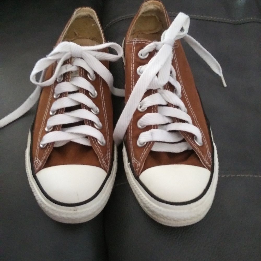 Converse tennis shoes